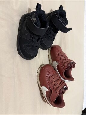 Nike Kids Black and Maroon/Burgundy Sneakers